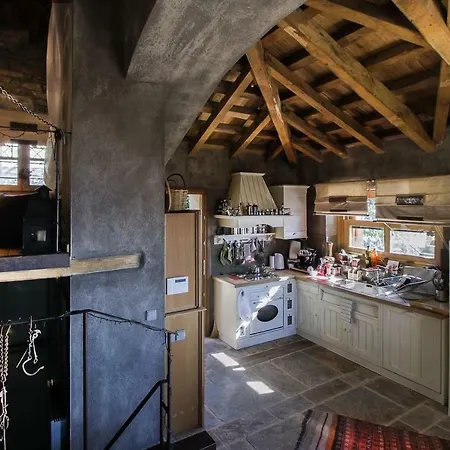 Luxurious Huge House In Pilio With A Pool