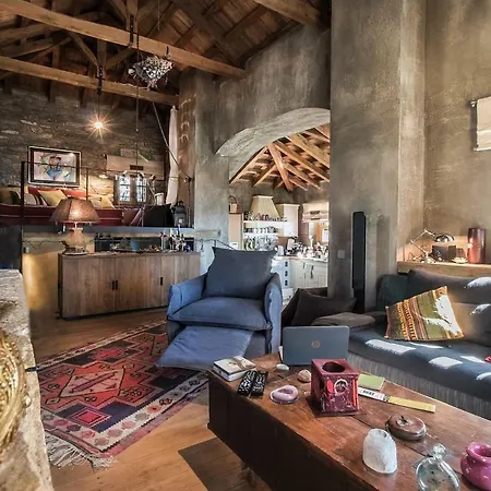ヴィラ Luxurious Huge House In Pilio With A Pool *