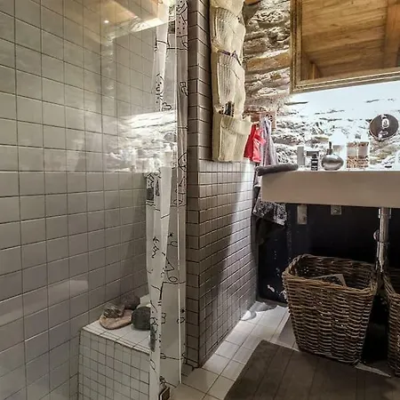 Luxurious Huge House In Pilio With A Pool